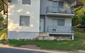 Omar & Una Apartmani